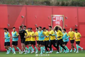 出征！国足开启第13次冲击世界杯之旅图片
