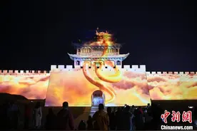 “长城寻根”升温 “天下第一雄关”引港澳台客商夜游图片