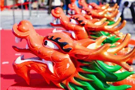 400余人龙舟竞渡！大学生组冠军诞生图片