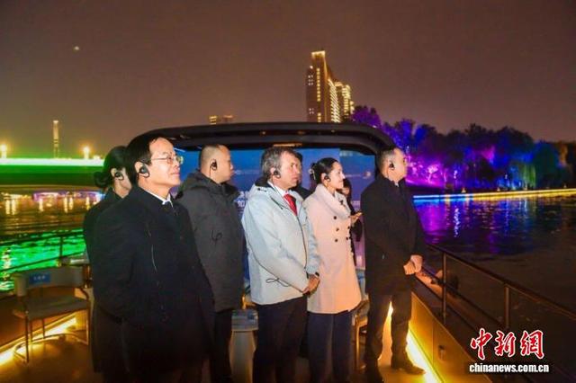 河南郑州：中外市长游船赏景夜话