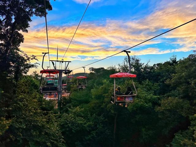 “青岛之夏”太平山索道空中海洋主题灯会点亮夏夜！