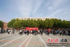 第八届“郑州城轨交通学校杯”省会新闻工作者自行车慢骑赛举行图片