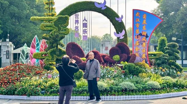 抢先打卡！东湖梨园菊香漫，秋日盛宴引客至