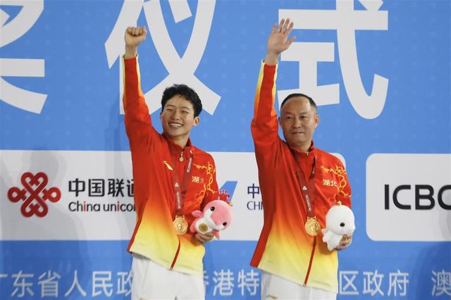 郑钦文摇旗入场！湖北体育代表团亮相十五运会开幕式，湖北健儿已获3金3银2铜