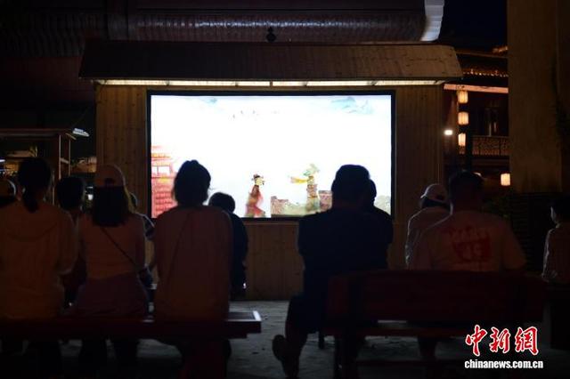 安徽休宁：民俗文化点亮齐云山“夜经济”
