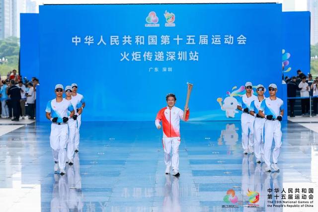 人人人！今天，这里挤满围观市民，现场令人振奋！网友：果然很深圳