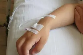 广州男童输液昏迷4年去世，家属奔走十年后获赔！医院需担责图片