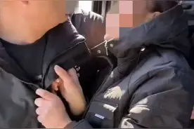 39岁卡车司机运输途中遇车祸身亡，车友自费2万护送其骨灰回家图片