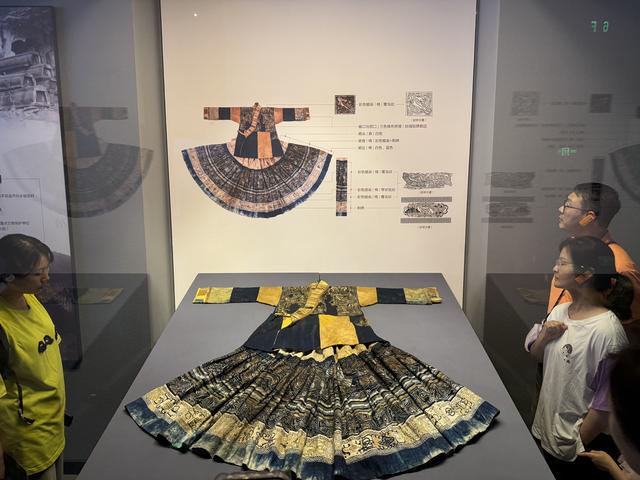 日均超万人！市民游客扎堆打卡省博，“丑萌”镇墓兽成新晋顶流