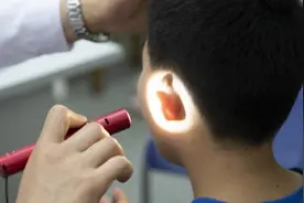 小耳朵等来了春天：公益义诊筛查专家走进安徽安庆图片