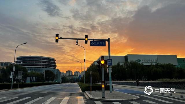 北京橙红朝霞上线 美景唤醒城市