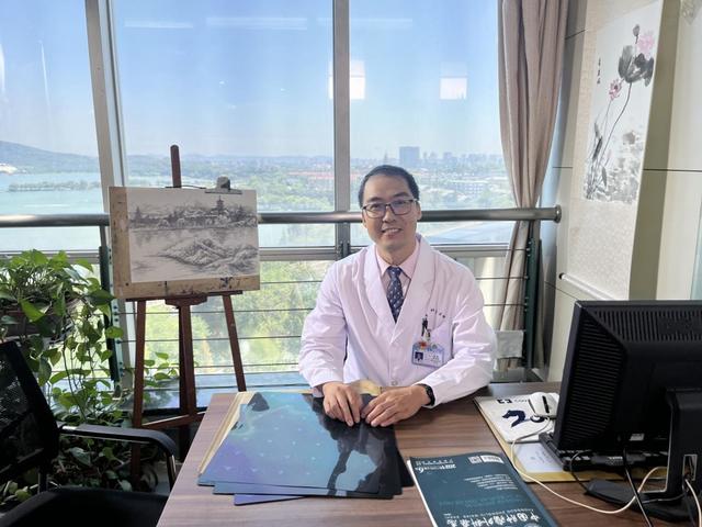 医叔老魏：为胃癌防治，他从手术台走到短视频镜头前