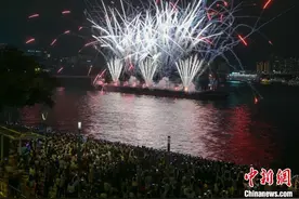特写：维港定期烟火表演“首秀”聚人气吸财气图片