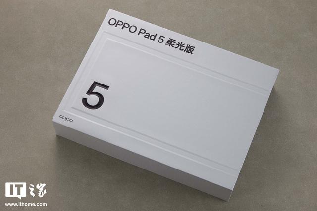 OPPO Pad 5 柔光版图赏：全新幸运紫配色，流光幻影工艺