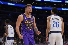 东契奇首战旧主拿三双，詹姆斯末节16分扮演定海神针｜NBA焦点图片