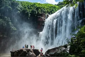 半月谈丨说走就走，量身定制的“诗与远方”图片