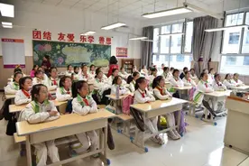 大雁塔小学石桥华洲城分校开展“青春护航 守护成长”主题讲座图片