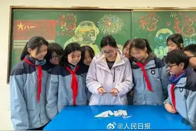 暖心！武警官兵借住校园，临走给孩子们留特殊礼物图片
