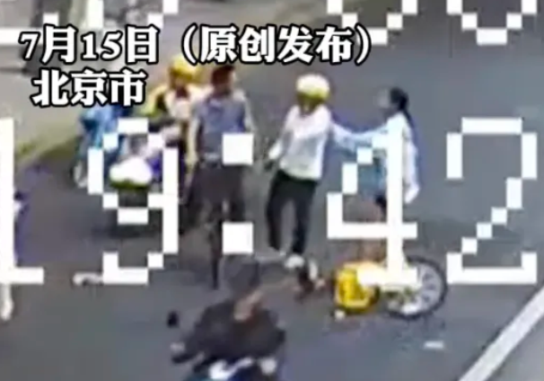 14岁女孩被男子疯狂别车，狂追一公里！北京警方：李某某（男，42岁）行拘