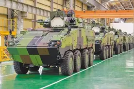 台军装甲车惊现裂纹 士兵忧恐沦战场铁棺材 台媒怒轰：拿命开玩笑！图片