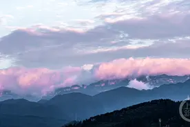 金佛山现晚霞映流瀑图片