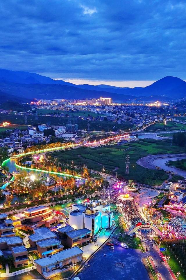 【冬季暖阳 凉山不凉】这一刻，是越西的高级感！