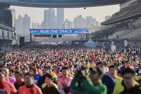 万人齐赴“上”赛道，2025蒸蒸日上迎新跑在上海圆满举行图片