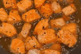 “海底大肥猪”三文鱼，到底有多油？图片