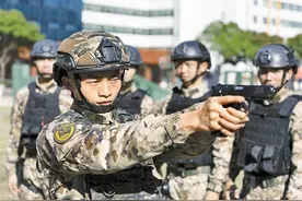 从特战尖兵到带兵班长 深圳武警上演现代版“士兵突击”图片