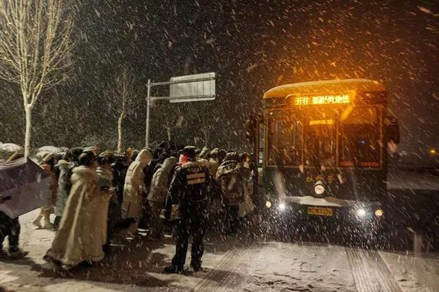 快，晒出你手机里2026年的第一场雪！