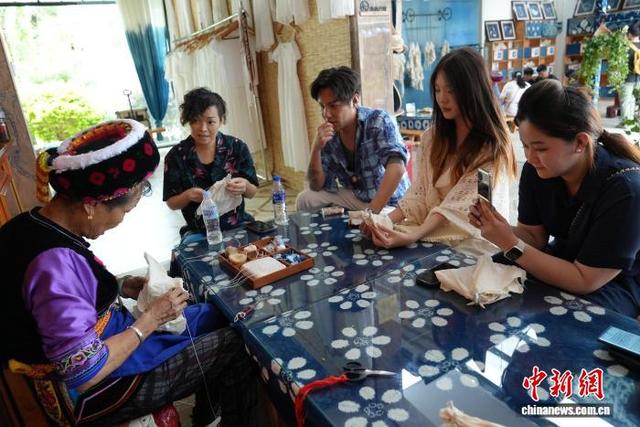 云南大理：暑期旅游持续火爆