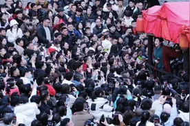 “王婆说媒”走红，年轻人偏爱怎样的相亲？| 周末谈图片
