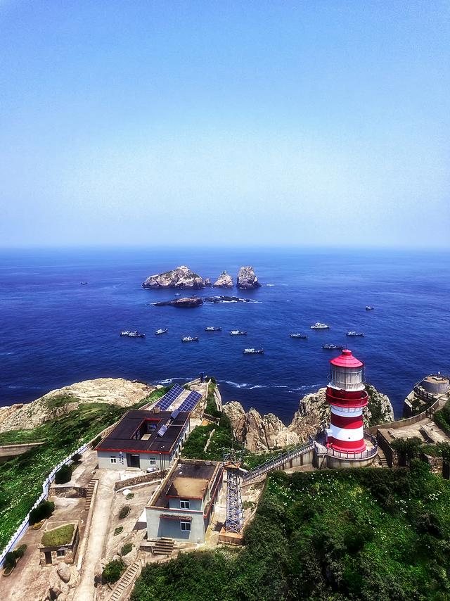 全国多地景区迎客流高峰