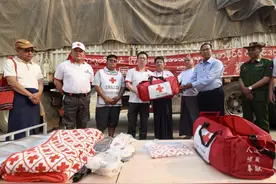中国红十字会首批援缅物资运抵交付图片
