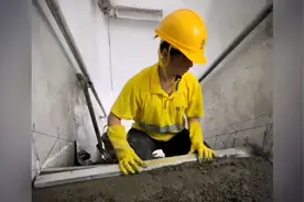 35岁女子在香港做泥瓦工月入10万 ，每天工作8小时全年无休视频封面