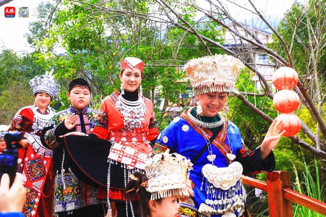 温泉和“村T”组CP？剑河跨界融合暖身又养眼 Jianhe’s Hot Springs and Village T Partner Up and Delights the Eyes