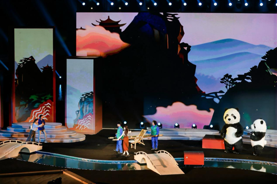 高端专访｜以山水为幕，以光影为笔，用电影叙事绘就巴蜀文旅新画卷    “电影人公益示范行”中国影协文志愿服务走进四川绵阳梓潼！