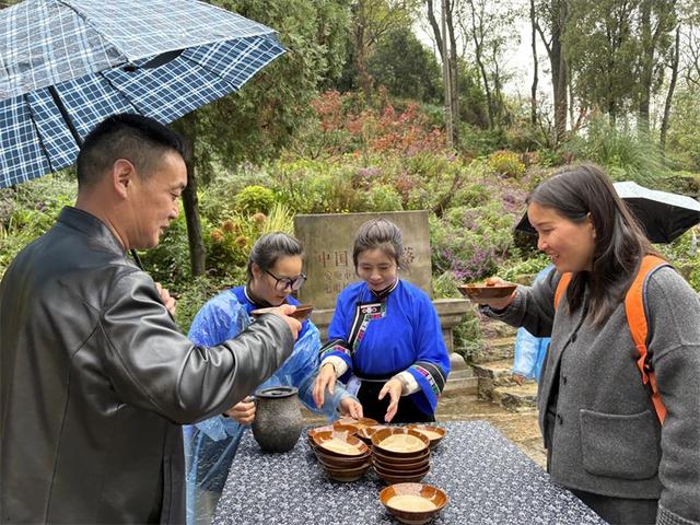 霞客之路·贵州首届山地徒步大会在云峰屯堡举行