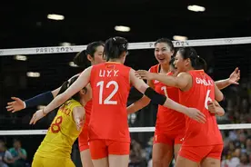 开门红！3比2，中国女排巴黎奥运首秀力克卫冕冠军美国女排！图片