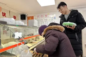 新春走基层 | 每天8个菜，天天不重样！老年餐厅过年不打烊图片