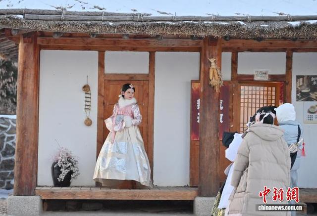 延吉民俗园旅拍火热 冰雪难挡游客热情