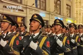 解放军仪仗队高频参加多国阅兵 “中国排面”亮相海外受到热烈欢迎图片