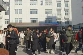 “做不完，根本做不完！”考生吐槽：试卷厚得像书图片