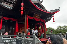 “开封王婆”江西说媒首日促成多对，为避争议直播间关闭打赏图片
