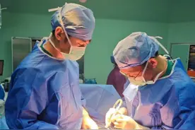 剖宫产疤痕竟诱发子宫内膜异位症恶变，警惕这种常见病癌变图片