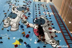 福州：室内“爬墙”走红 安全切莫大意图片