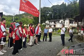 福建理工大学学子以艺术之力助力乡村振兴图片