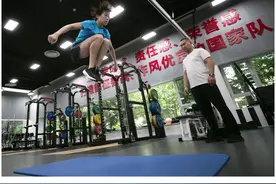 体育头图丨中国跳水队训练备战巴黎奥运会图片