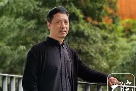 “一家三口”成芜湖长江水位“刻度表”，雕塑作者：它让市民产生共鸣图片