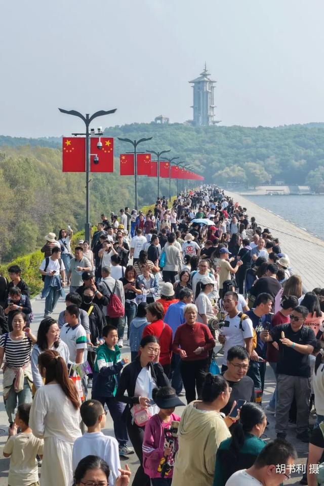 天朗气清 秋意渐浓 一起出游吧→
